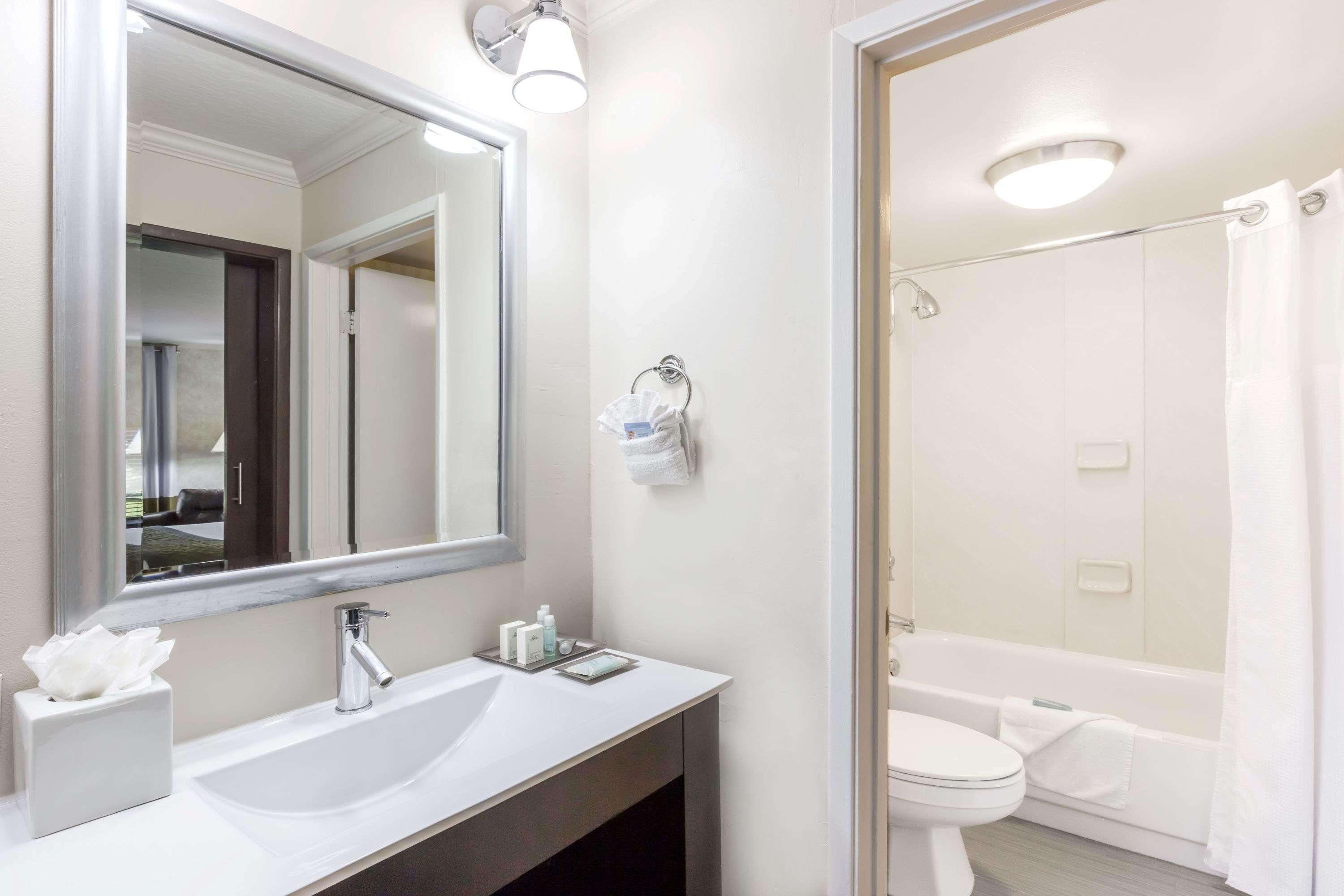 Wyndham Garden San Jose Airport Hotel Екстериор снимка
