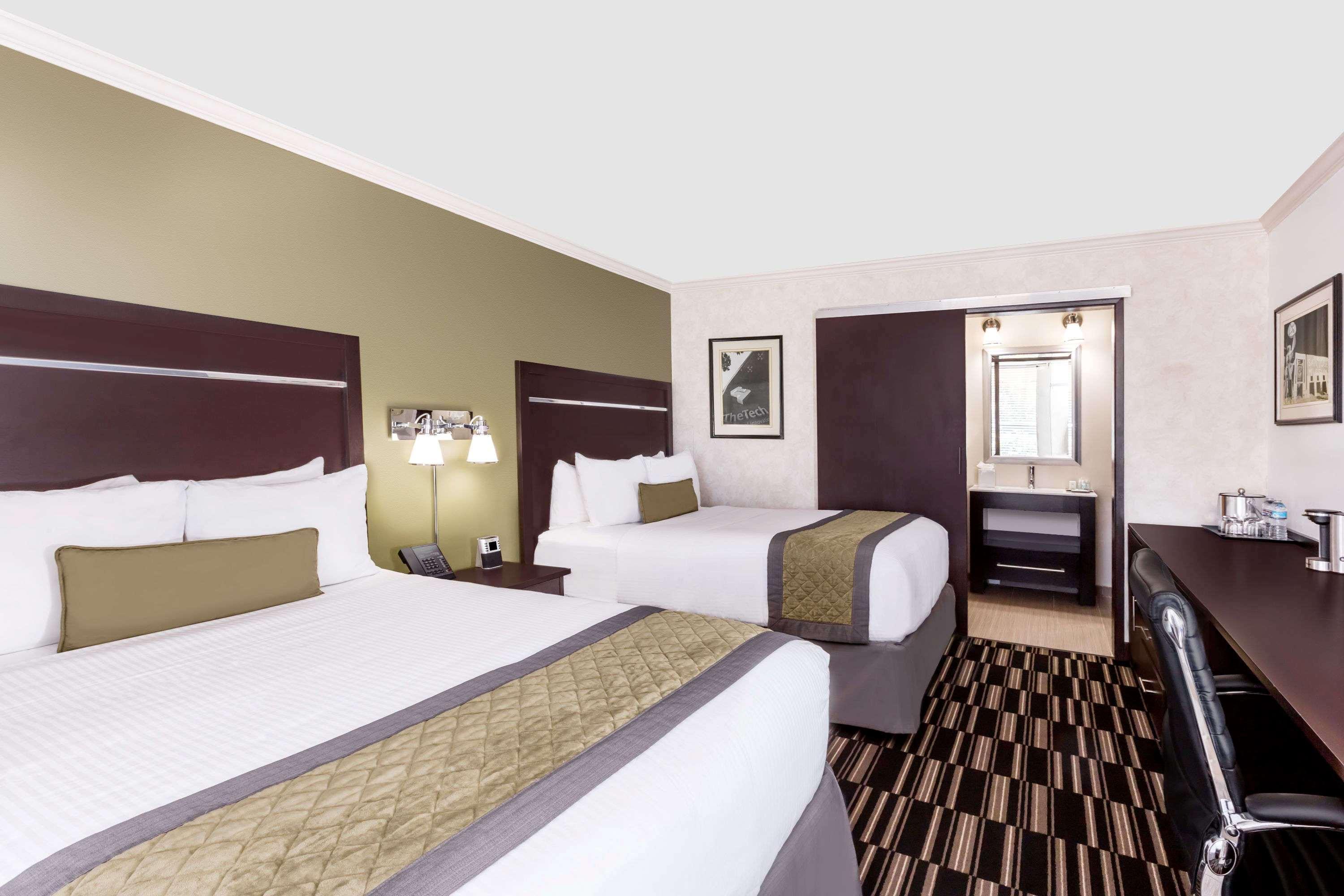 Wyndham Garden San Jose Airport Hotel Екстериор снимка