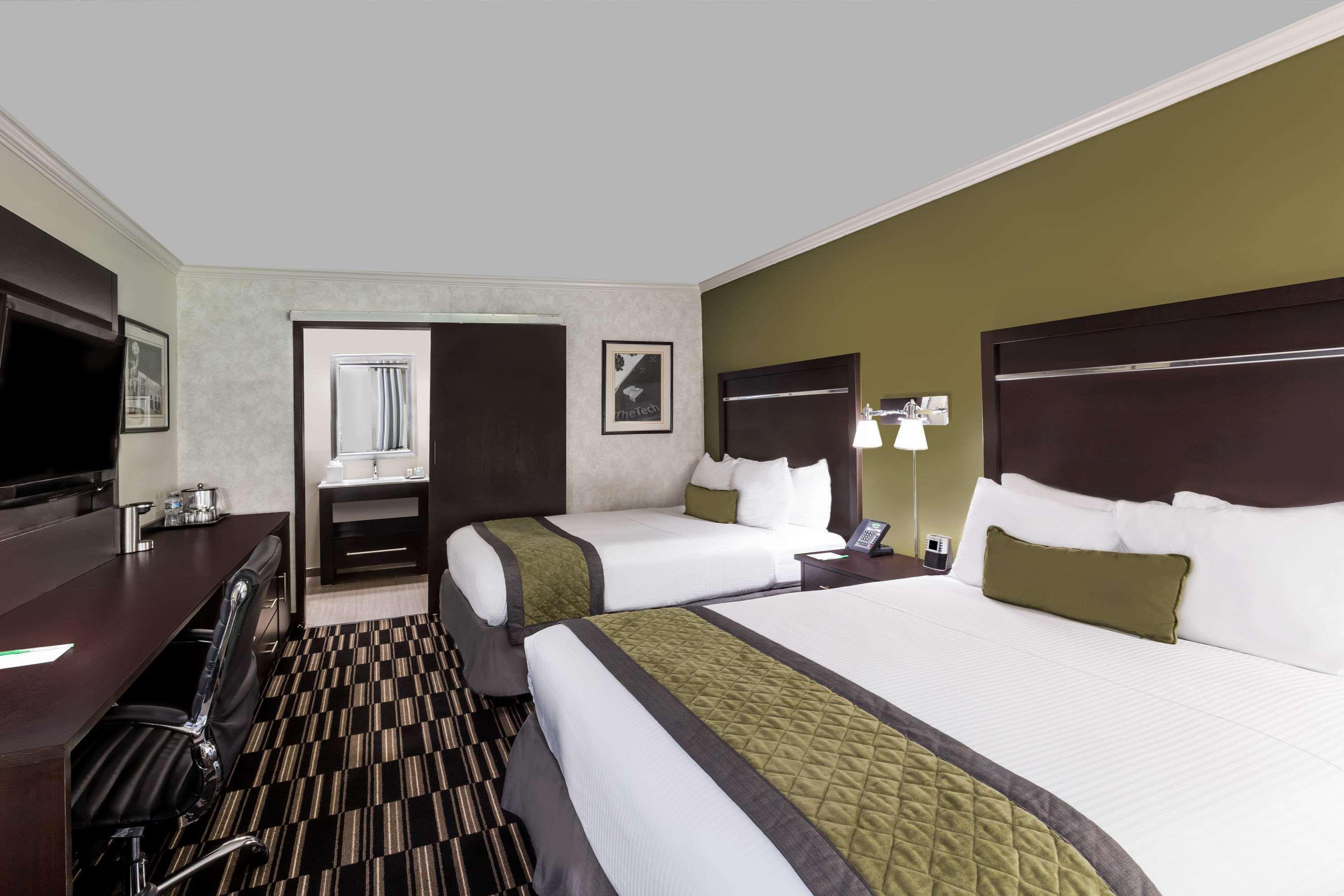 Wyndham Garden San Jose Airport Hotel Екстериор снимка