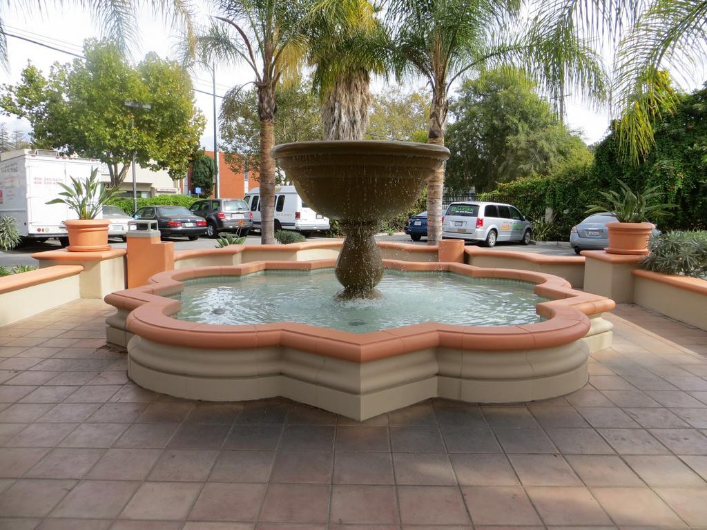 Wyndham Garden San Jose Airport Hotel Екстериор снимка