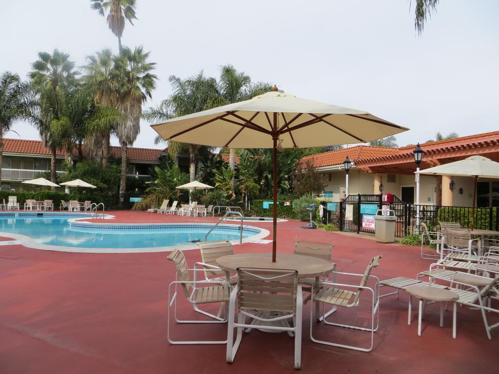 Wyndham Garden San Jose Airport Hotel Екстериор снимка